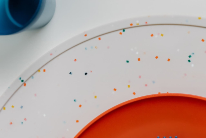 Vaisselle plastique réutilisable : avantages, inconvénients et alternatives